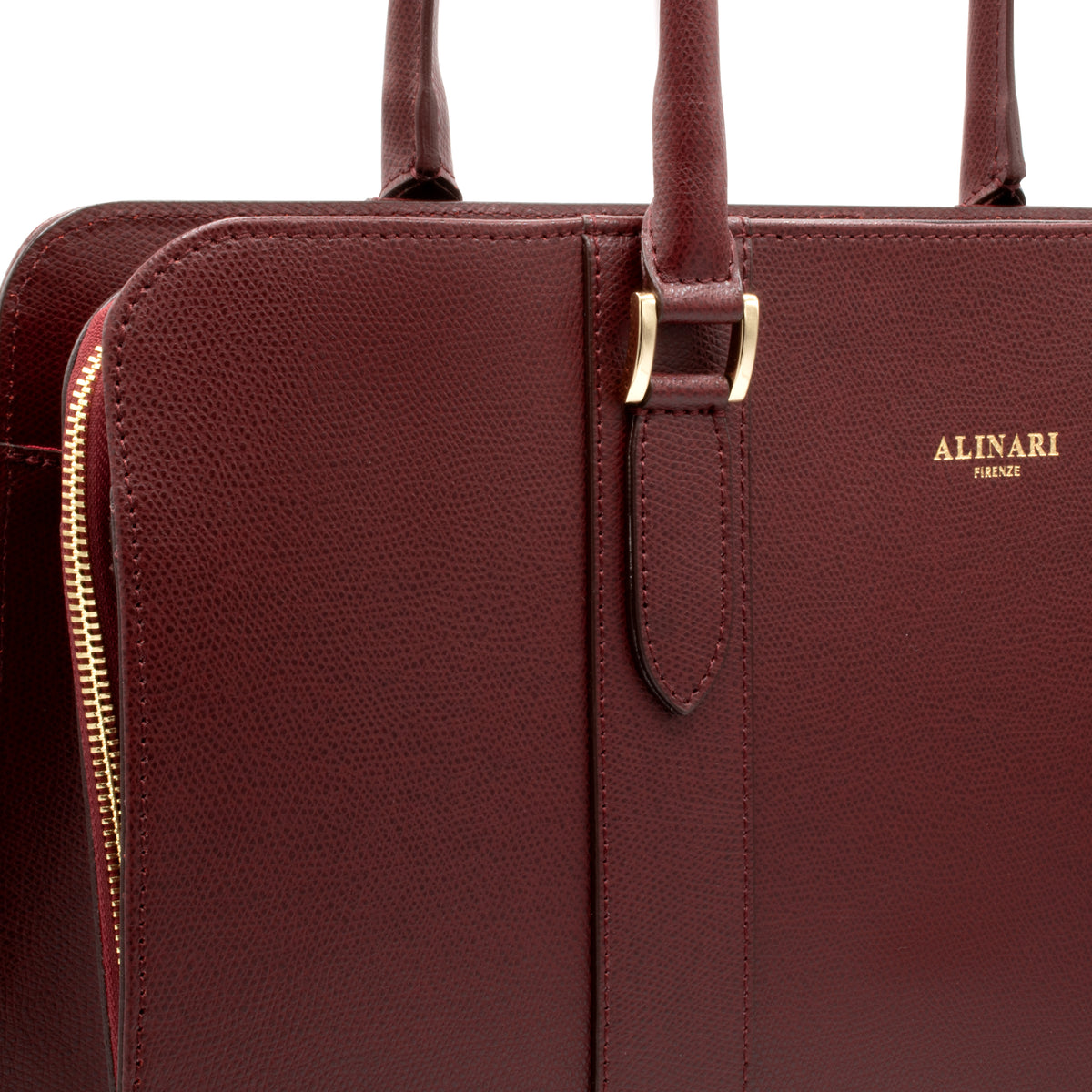 Alinari Tote, work tote in burgundy textured Italian leather – close-up of the logo and hardware