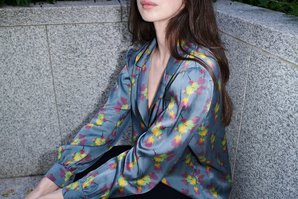 Celestina, blouse in steel blue hummingbird-print 100% Mulberry silk – on model 3 – Alinari Firenze