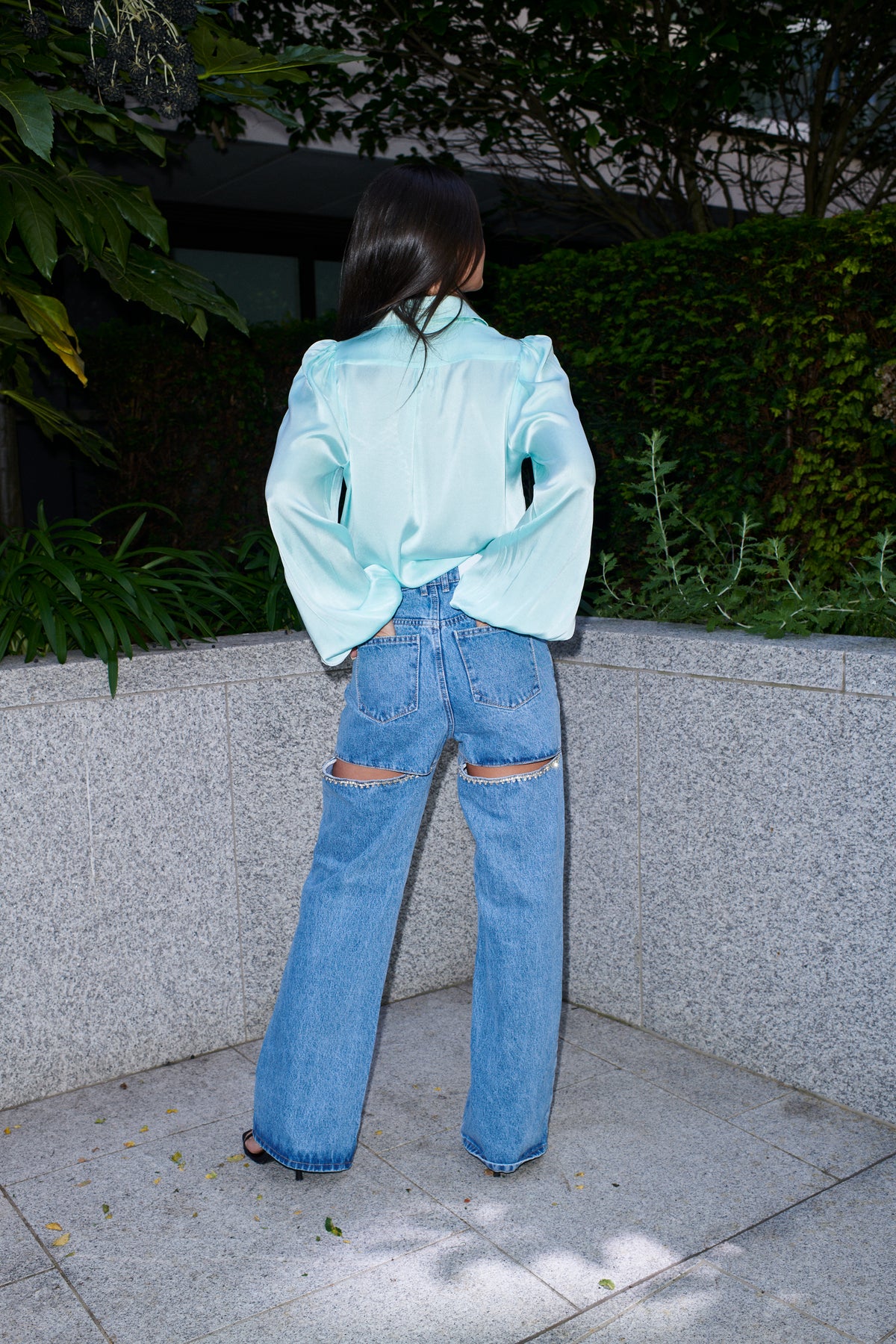 Giorgia, blouse in aqua 100% Mulberry silk – on model 4 – Alinari Firenze