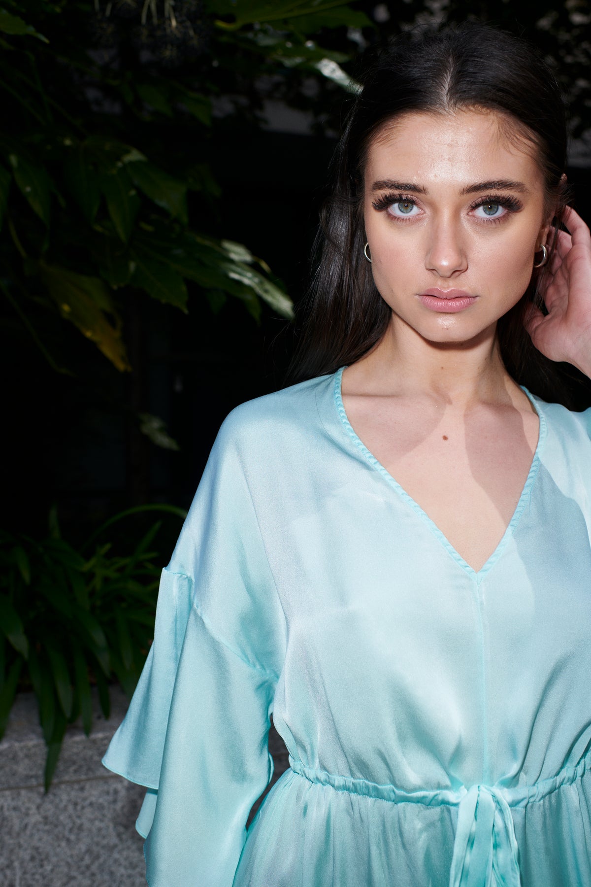 Isabella, jurk met kimonomouwen van 100% moerbeizijde, kleur aquamarijn – gedragen door model 3 – Alinari Firenze