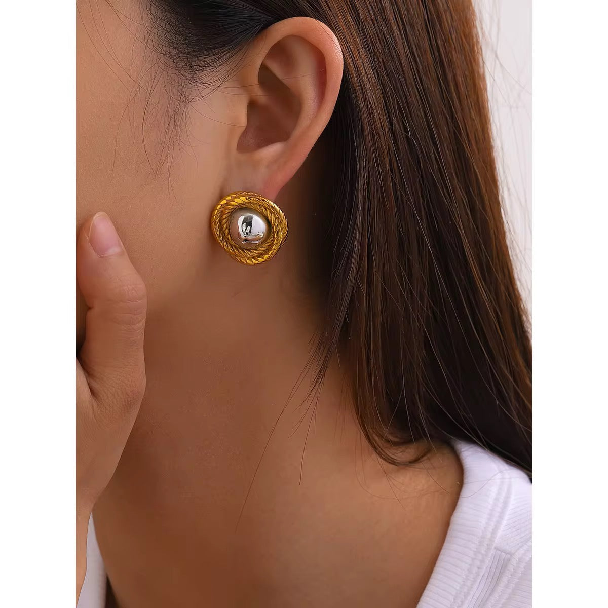 Vintage Rope Edge, stud earrings in gold and silver-tone mixed-metal – styled view 4 – Alinari Firenze