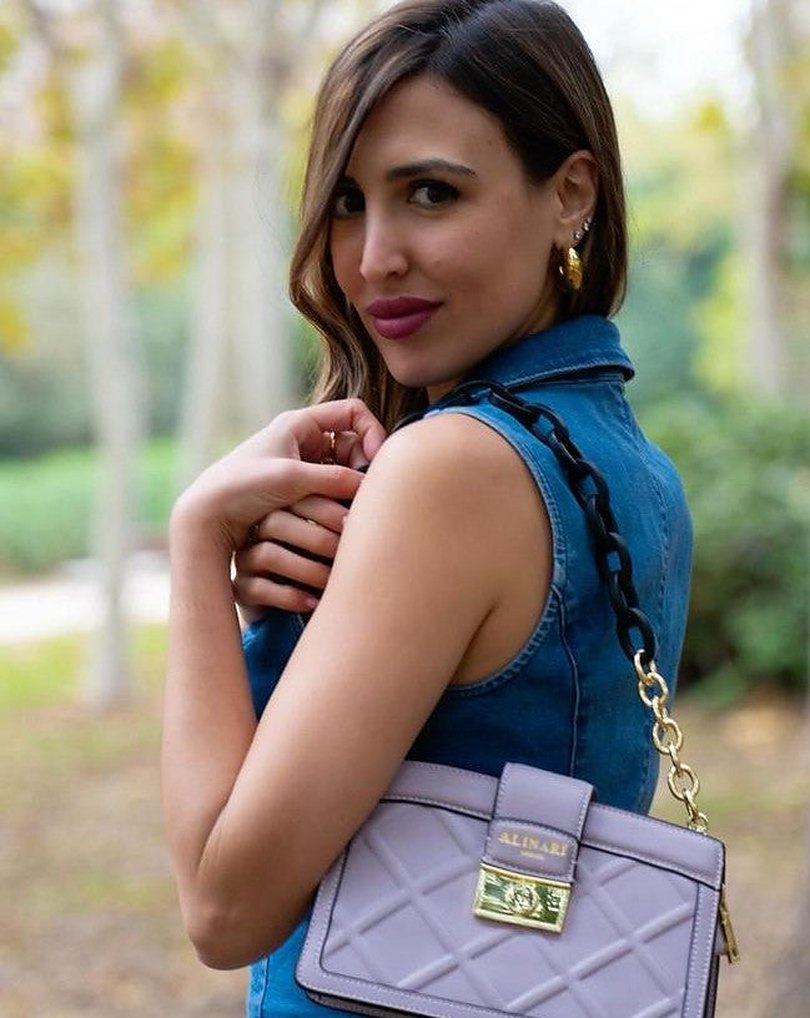 Lilac quilted Italian leather shoulder bag with a gold chain strap