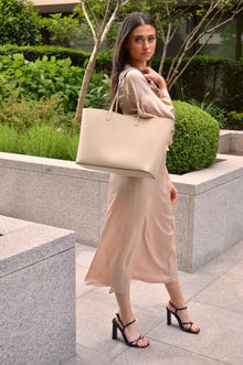 Maxima Tote, laptop tote in beige smooth Italian leather – worn on the shoulder
