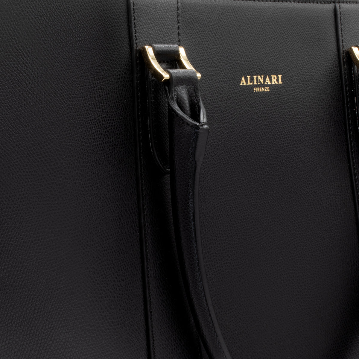 Alinari Tote, work tote in black textured Italian leather – close-up of the logo and hardware