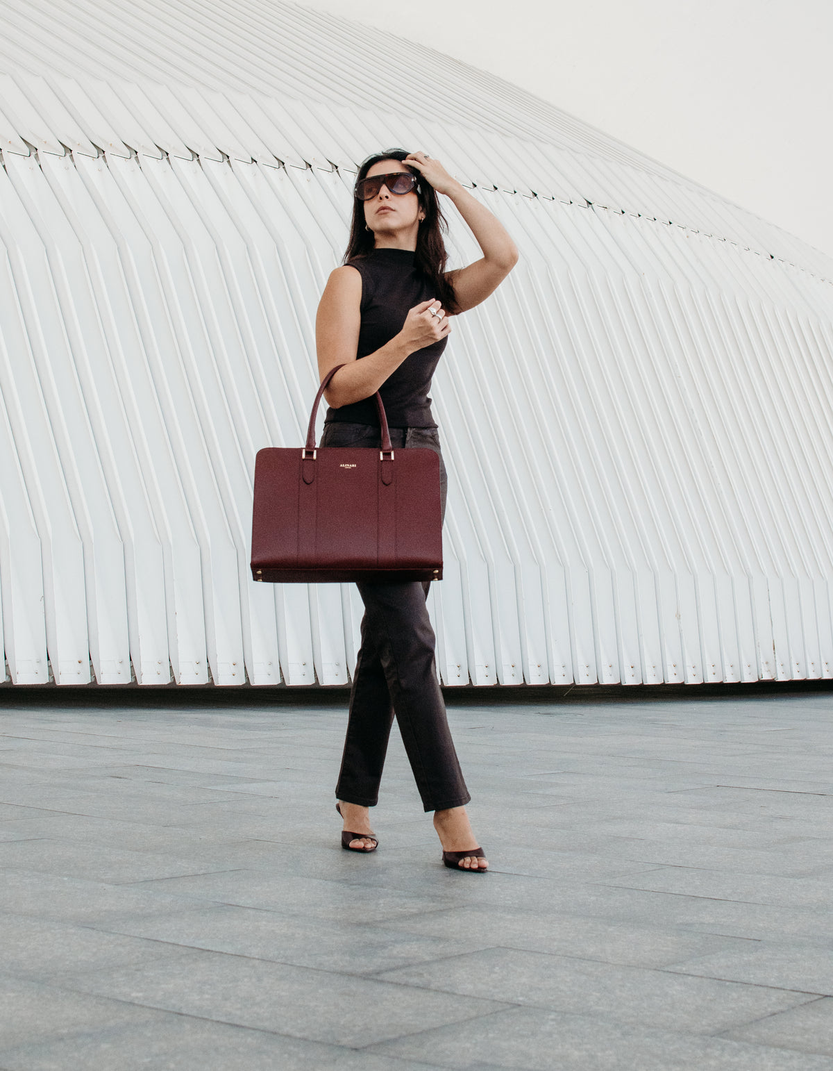 Alinari Tote, work tote in burgundy textured Italian leather – carried by hand
