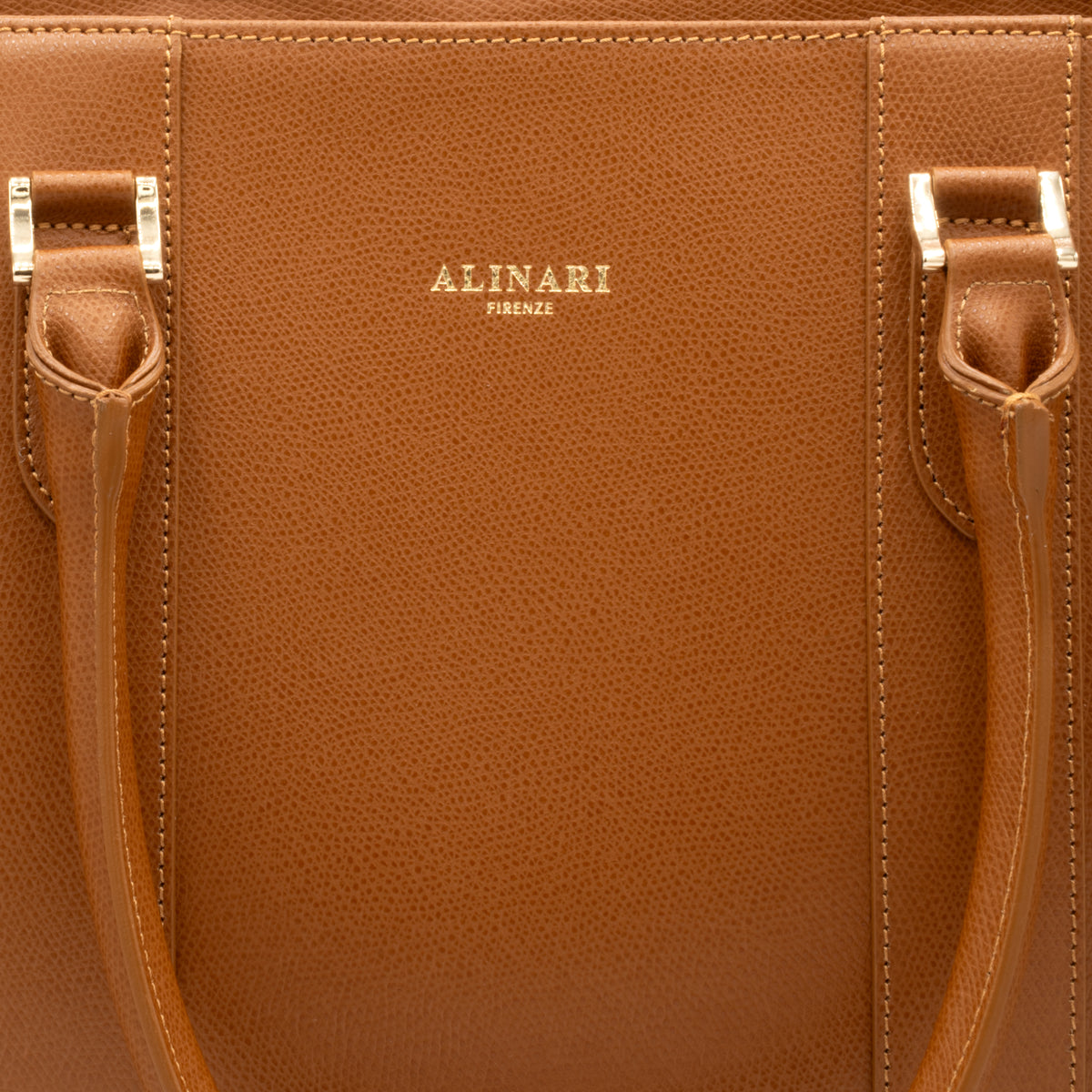 Alinari Tote, work tote in camel textured Italian leather – close-up of the handle