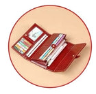 Classic Oil-Wax Wallet, portafoglio in pelle bovina cerata, colore rosso – vista prodotto – Alinari Firenze
