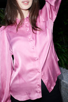 Fiorella, blouse in rose pink 100% Mulberry silk – on model 3 – Alinari Firenze