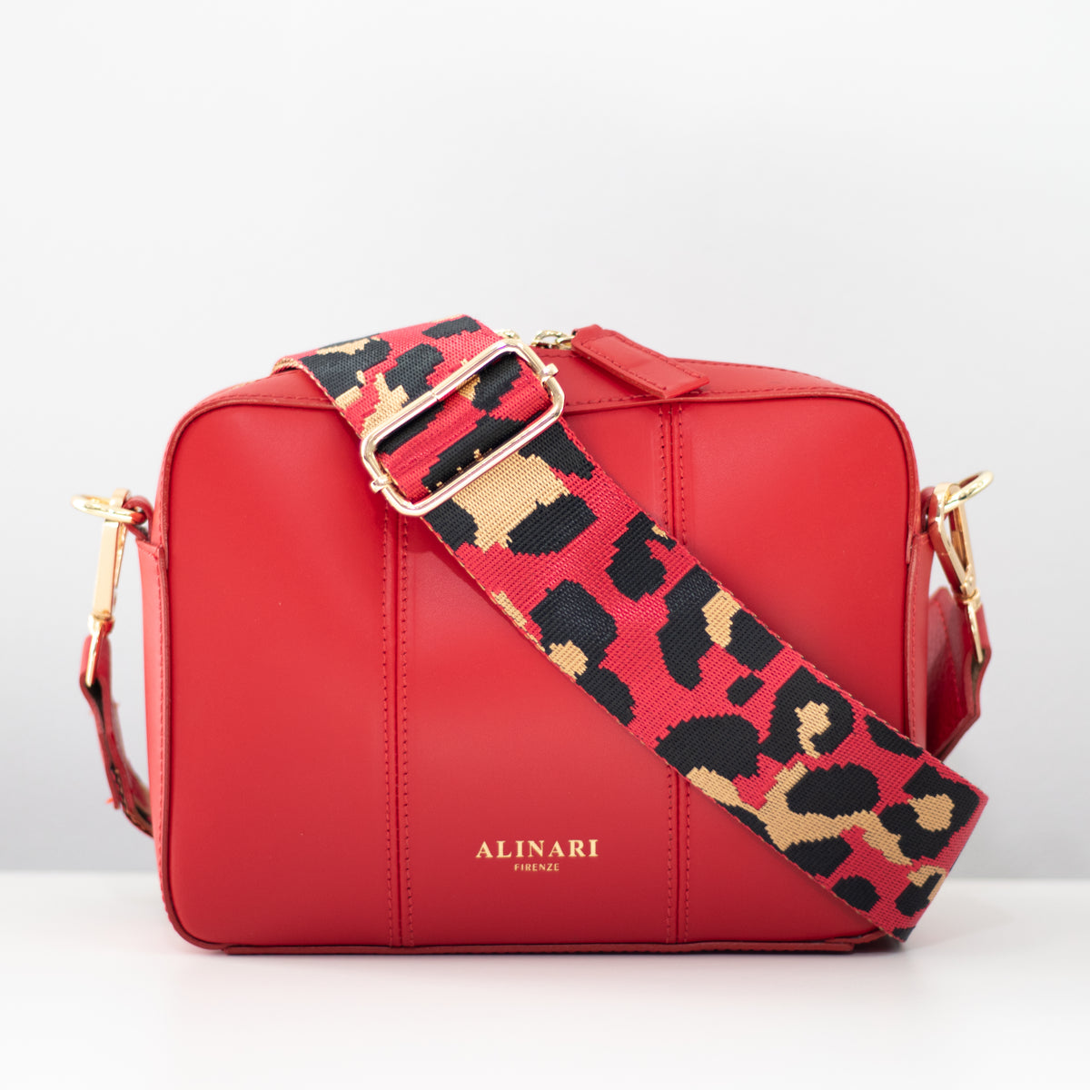 Flavia, crossbody bag in red Italian Ruga leather – front view with shoulder strap