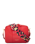 Flavia, borsa a tracolla in pelle Ruga italiana rossa – vista frontale con tracolla – Made in Italy