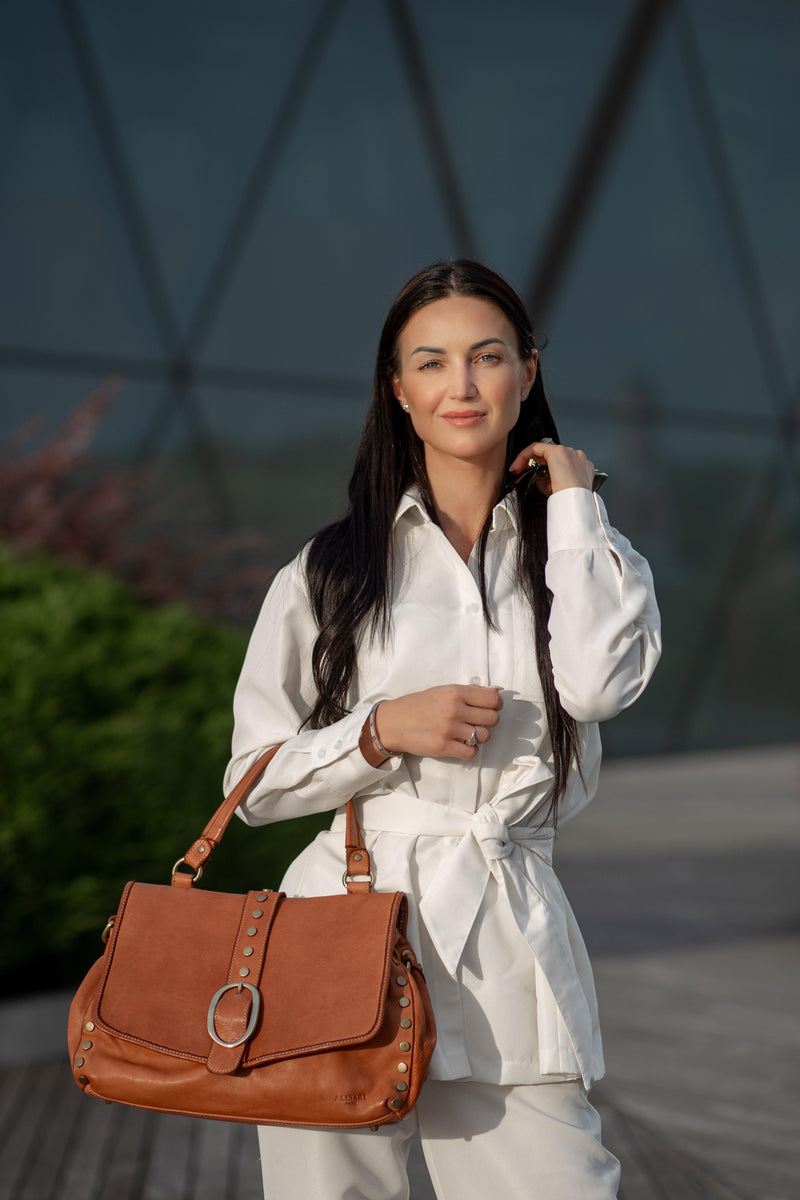 Dakota Johnson's “Perfect” Handbag Is a Reimagined—And Suitably Retro—Gucci  Classic | Vogue