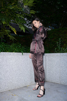 Francesca, kimono top and trouser set in chocolate 100% Mulberry silk – on model 3 – Alinari Firenze