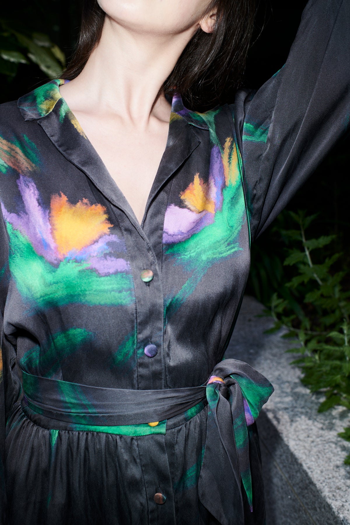 Ginevra, shirt dress in charcoal print 100% Mulberry silk – on model 3 – Alinari Firenze
