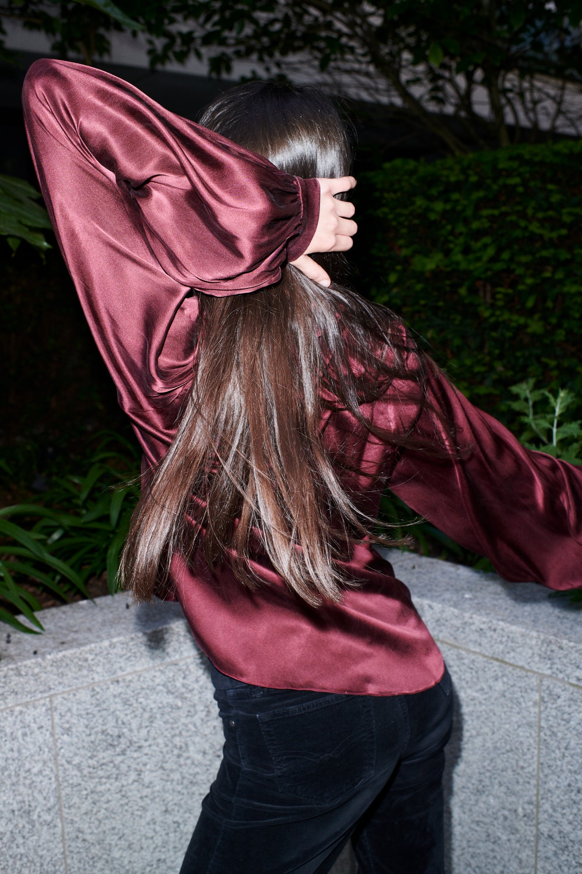 Isotta, blusa de 100 % seda de morera, color rojo vino – con modelo 3 – Alinari Firenze
