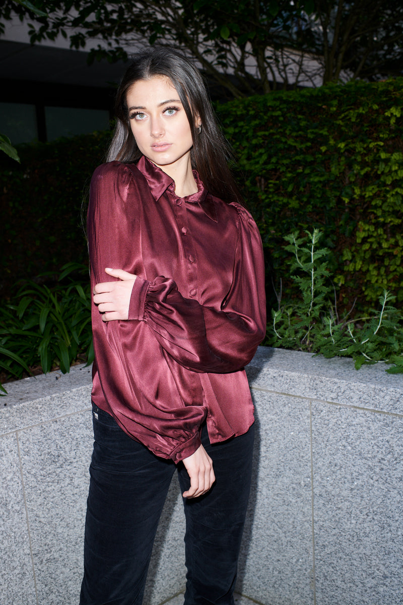 Isotta, blouse in wine red 100% Mulberry silk – on model – Alinari Firenze