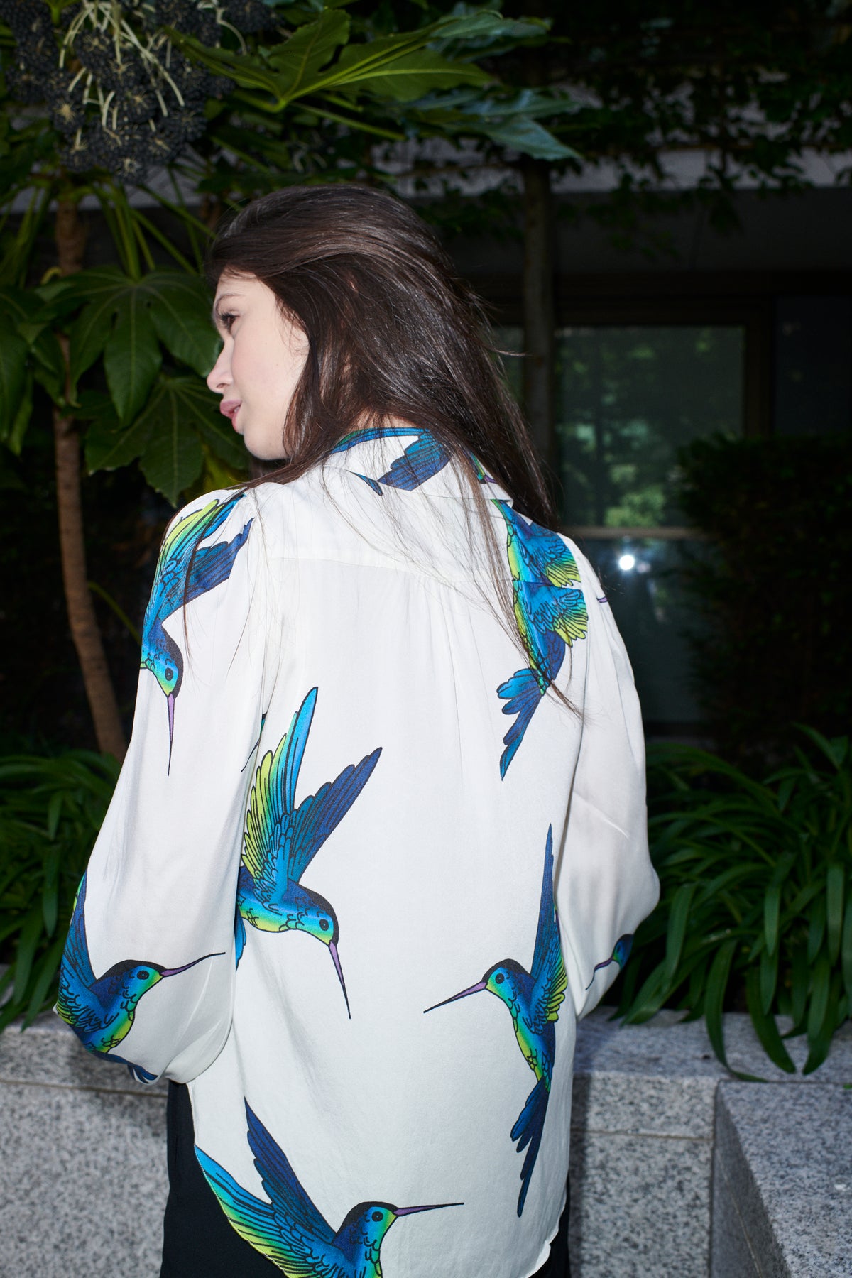 Luciana, blouse in ocean hummingbird-print 100% Mulberry silk – on model 3 – Alinari Firenze
