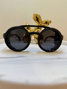 Lunaria, sunglasses in black, UV400 protection – styled view 4 – Alinari Firenze