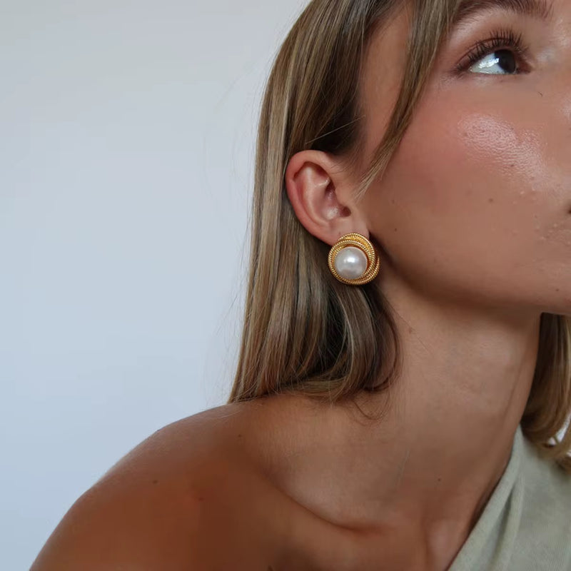 Marina, stud earrings in gold-tone pearl and stainless steel – styled view – Alinari Firenze
