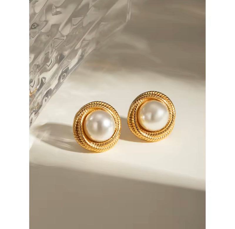 Marina, stud earrings in gold-tone pearl and stainless steel – styled view 3 – Alinari Firenze
