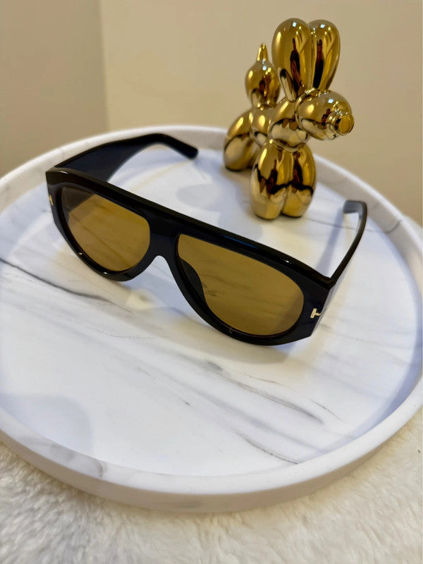 Modena, occhiali da sole, protezione UV400, colore nero con lenti ambrate – foto lifestyle 3 – Alinari Firenze