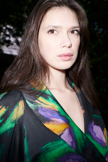 Rosa, shirt dress in iris-print 100% Mulberry silk – on model 3 – Alinari Firenze