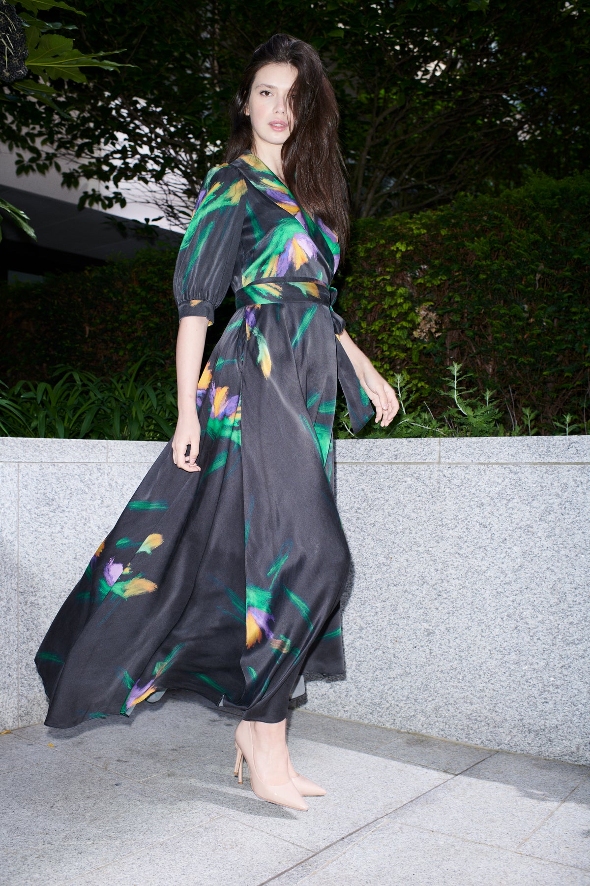 Rosa, shirt dress in iris-print 100% Mulberry silk – on model – Alinari Firenze