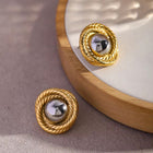 Vintage Rope Edge, pendientes de botón de metales mixtos, color dorado y plateado – foto lifestyle 2 – Alinari Firenze