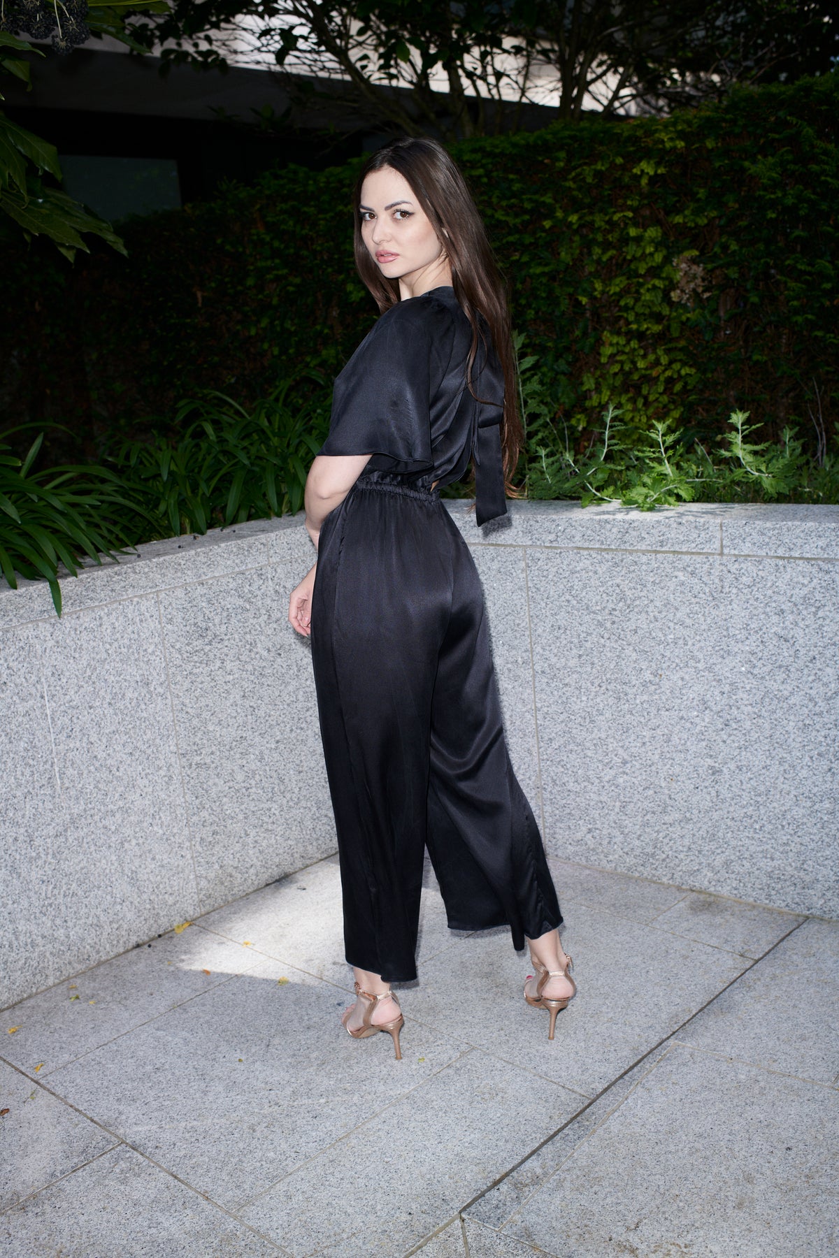 Vittoria, jumpsuit in black 100% Mulberry silk – on model 2 – Alinari Firenze